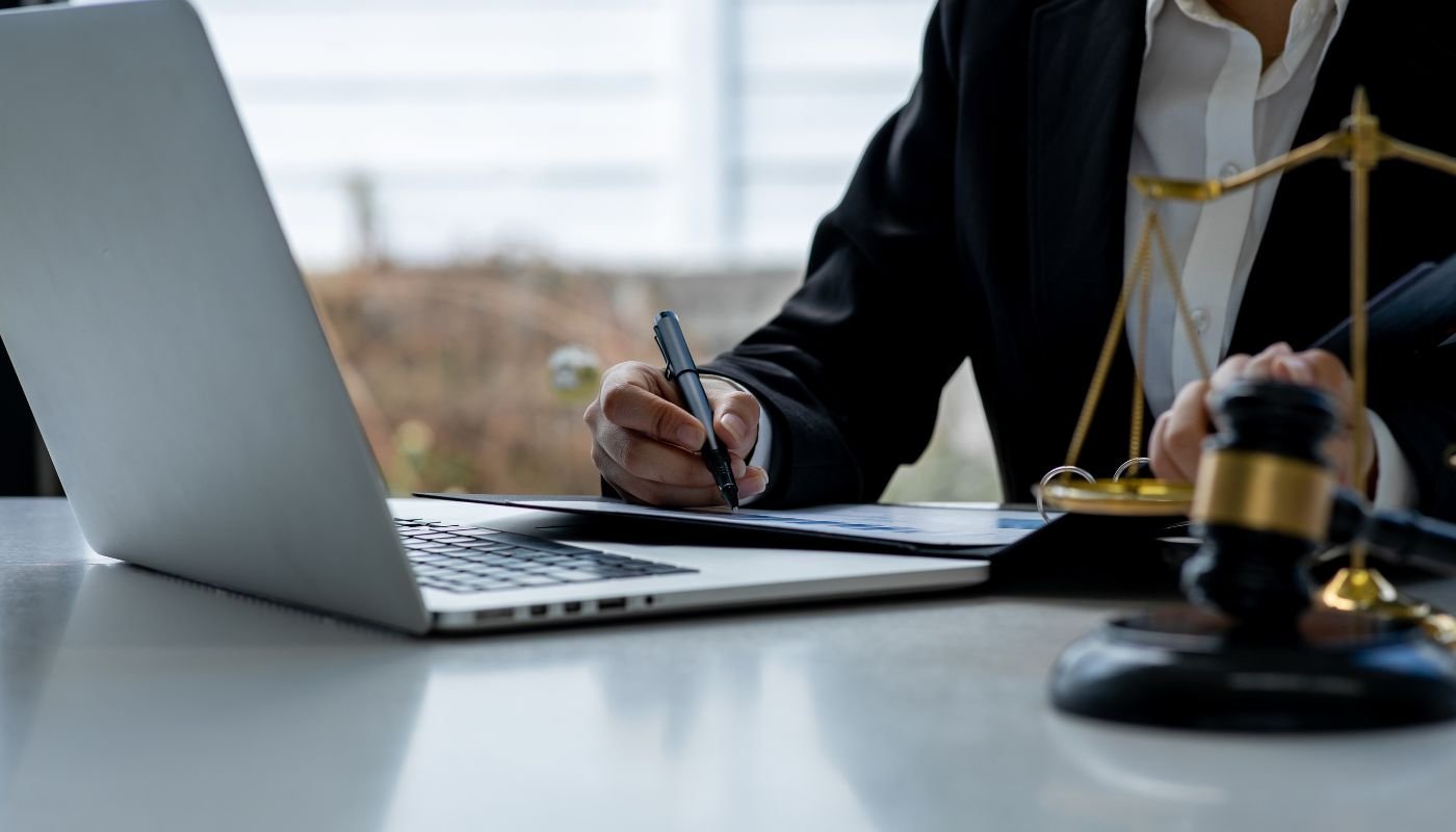 Inicio 6 Abogado con PC